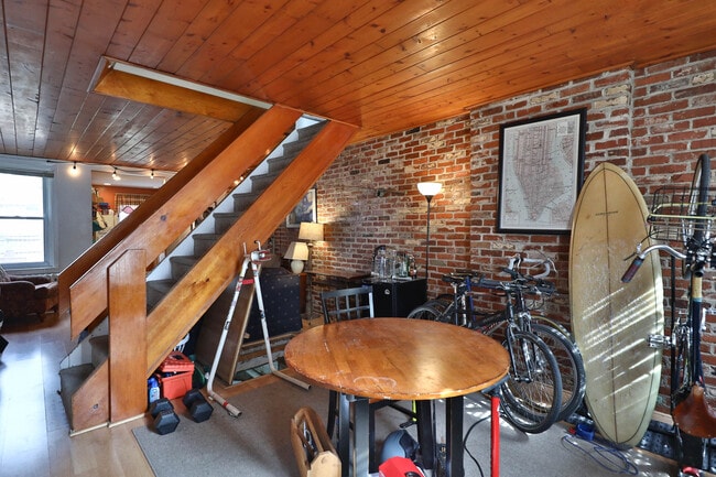 Photo - 204 Baldwin St