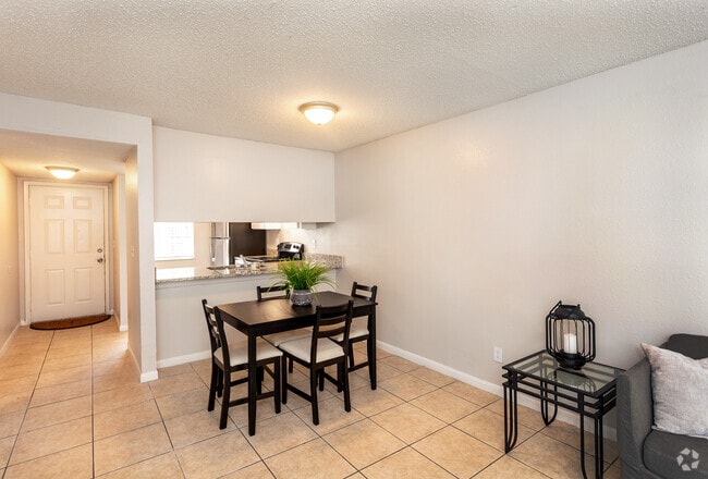 2HAB/2BA - 900 ft² - Comedor