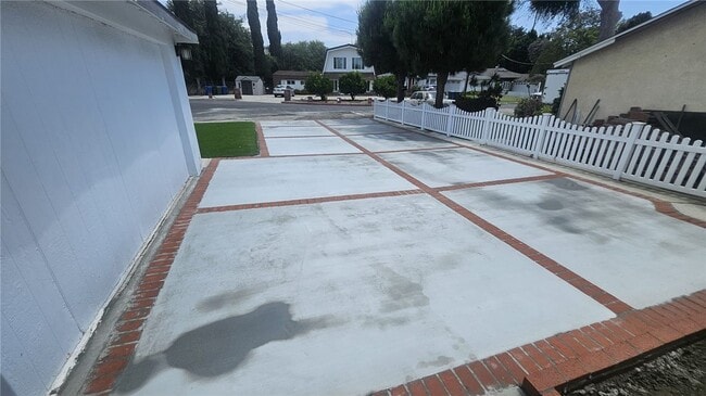 Photo - 5651 Radford Ave