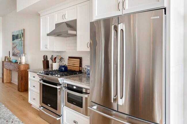 Photo - 380 Bunker Hill St Unidad 108