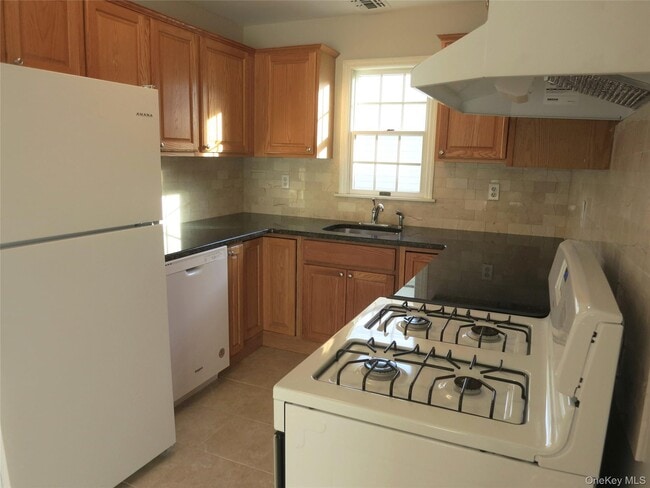 Photo - 56 Linwood Rd N Unit 2nd Fl