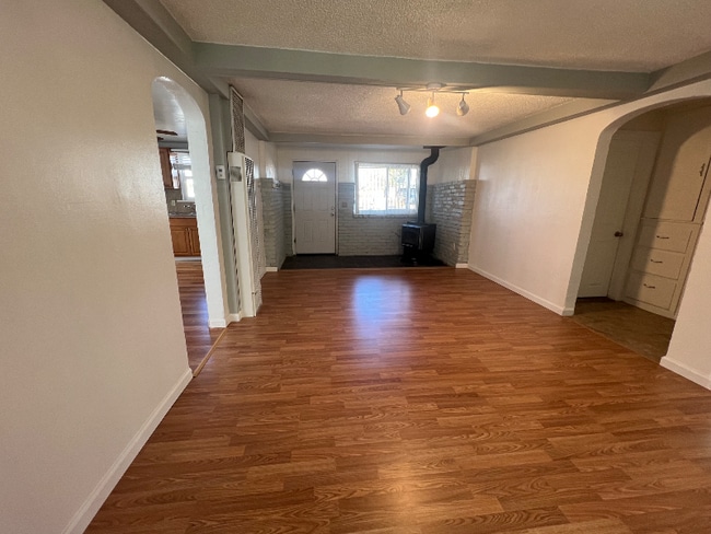 Photo - 1674 Laveta St