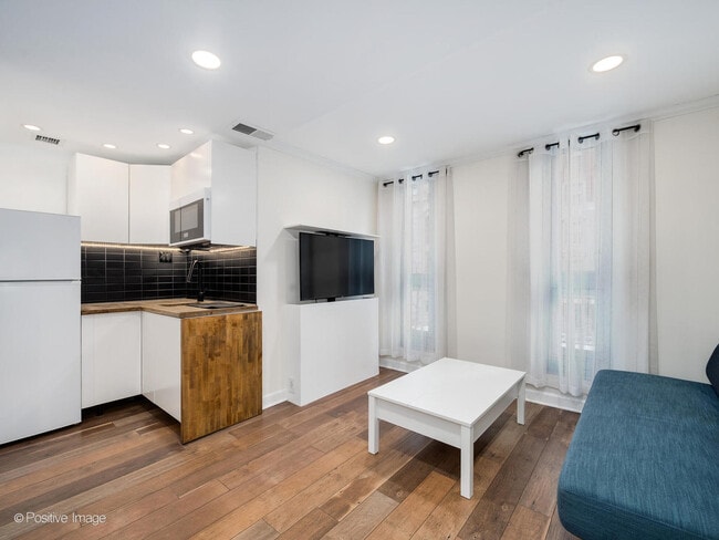 Photo - 21 W Goethe St Unit 2D