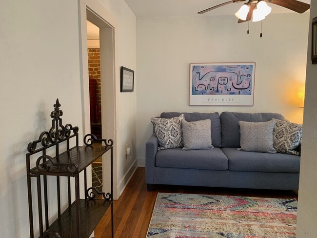 Front hall looking into living area - 4036 Saint Charles Ave Unit 1