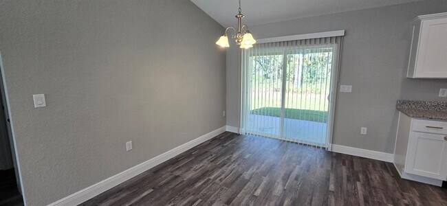 217 Oak Ln Cir