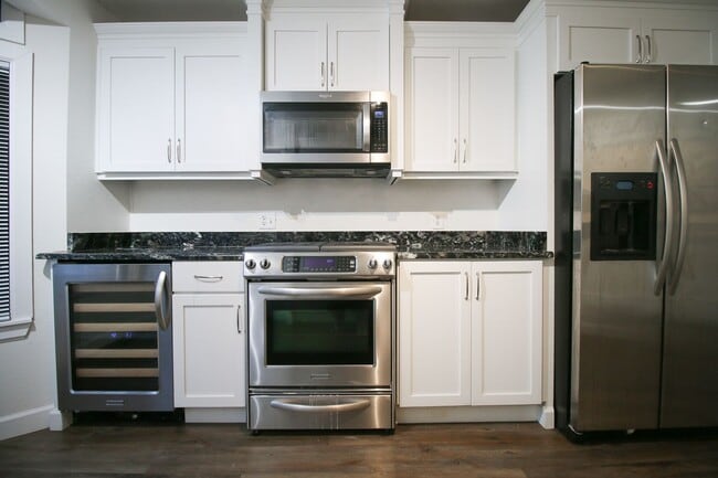 Photo - 2 Bedroom, 2.5 Bath Walking Distance From the Riverside Trails and Downtown!