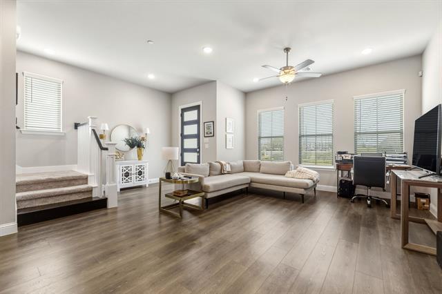 Photo - 4937 Barcelona Ave