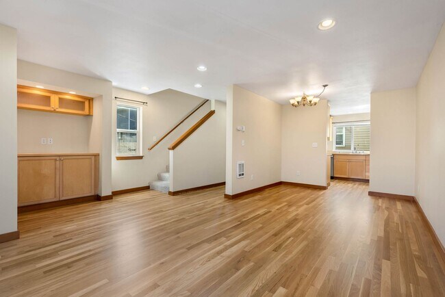 Photo - 3 bedroom/ 2.5 bathroom townhouse in Licton Springs