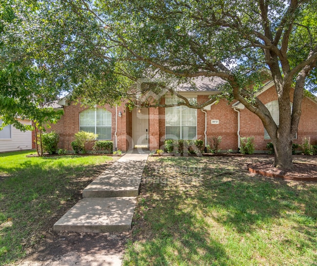 Building Photo - $2600! Beautiful 3 Bed, 2 Bath home in desirable PLANO! Tour Now!