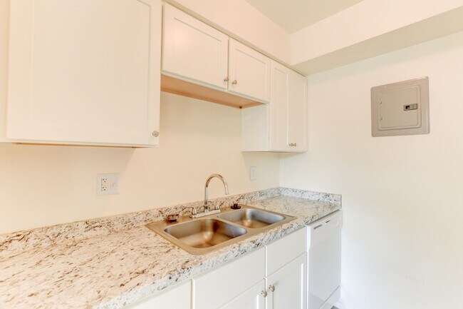 Photo - Creekside At Amherst Apartments