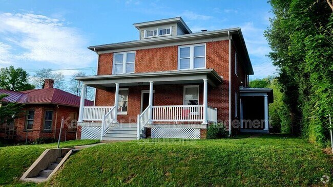 Building Photo - 204 W Peabody St Unit A Rental