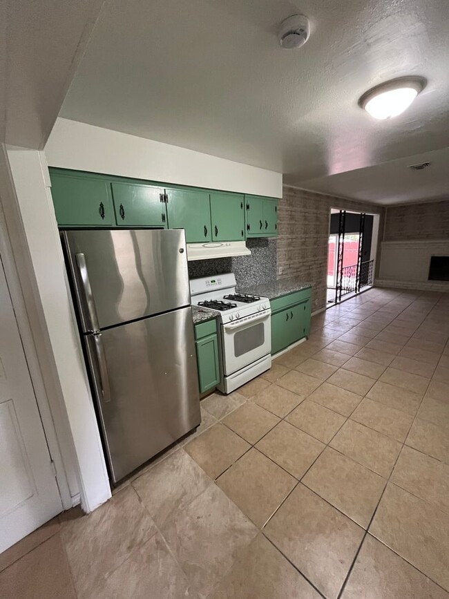 Photo - 427 N Santa Ana St