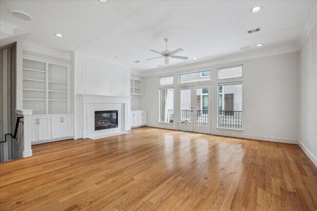 Photo - 3 Bed Townhome for Rent in 77030 Near Texas Medical Center