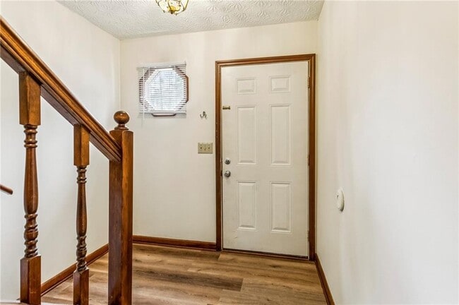 Photo - 1105 Booth Ct SW