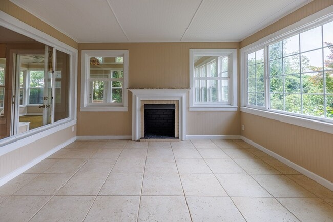 Photo - 208 Pinecrest Ln
