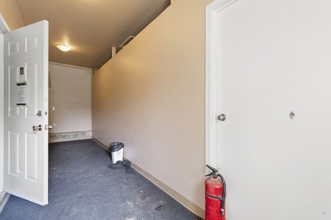 Photo - 9451-65ave 65 Ave