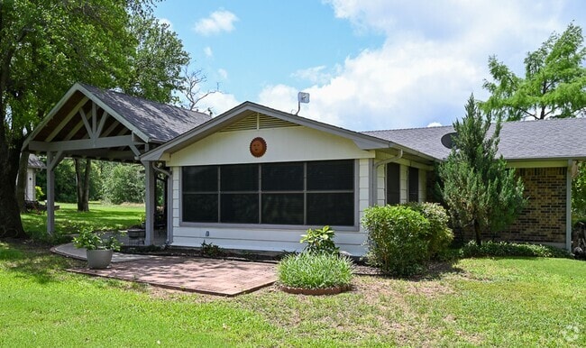 Building Photo - Beautiful 3 bedroom 2 bath Runaway Bay, TX Rental