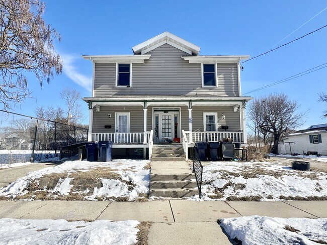 Building Photo - 418 Caroline St Rental