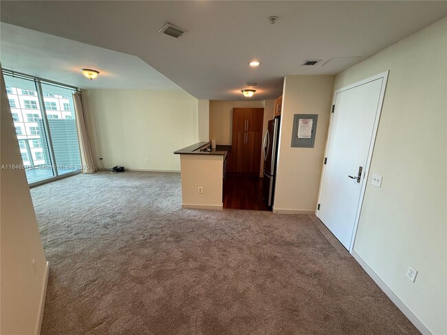 Building Photo - 300 S Biscayne Blvd Unit T-1805 Rental