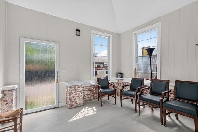 Photo - Spacious 3-Bedroom Townhome in a Prime Pimlico Location