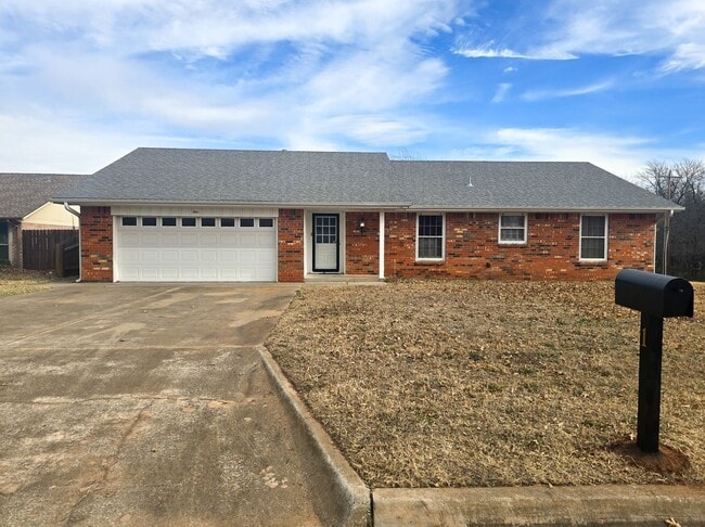 Photo - 3 Bedroom 2 Bath home in Shawnee!