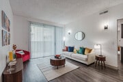 2BR, 2BA - 957SF - Living Room