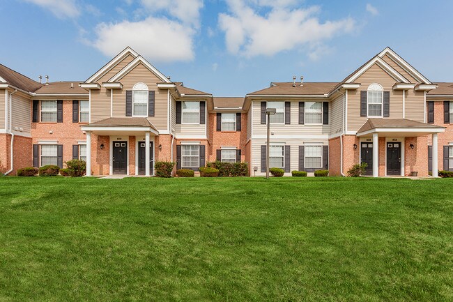 Exterior - Canton Club Apartments - Canton, MI