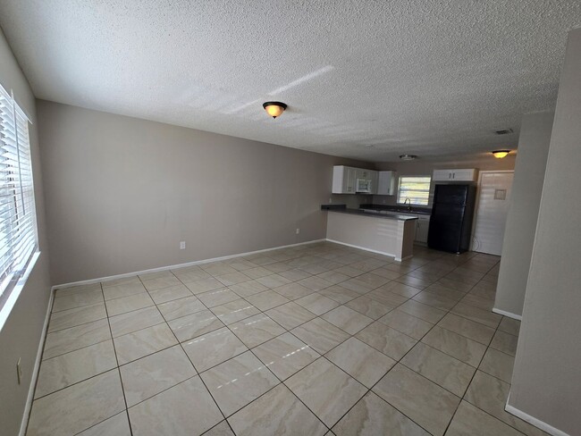 Photo - 385 Lime St