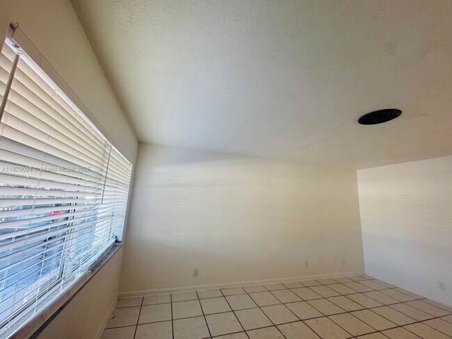 Photo - 2051 NE 25th Ave Unit 1