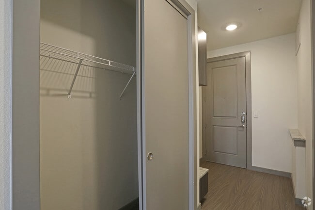 ESTUDIO - 443 pies cuadrados - ARMARIO - 101 Center