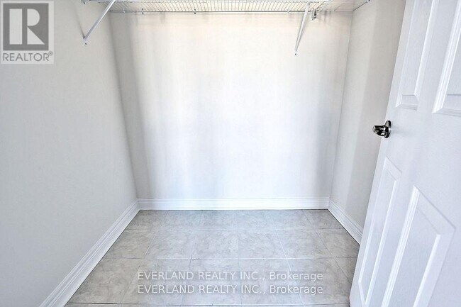 Photo - 173 Mumbai Dr