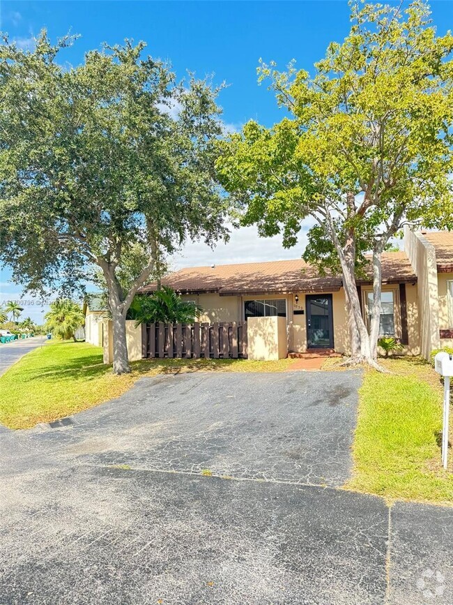 Building Photo - 11959 SW 110th St Cir S Rental