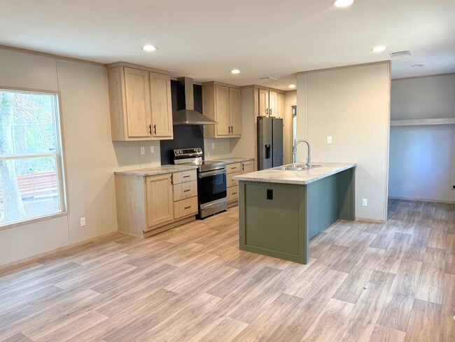 Photo - 77 Edinburgh Dr SW