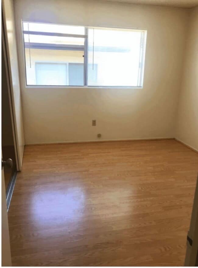 4454 Eastgate Mall Unit 8