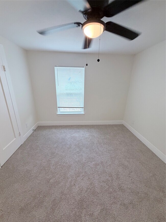 Photo - 1526 E 32nd 1/2 St