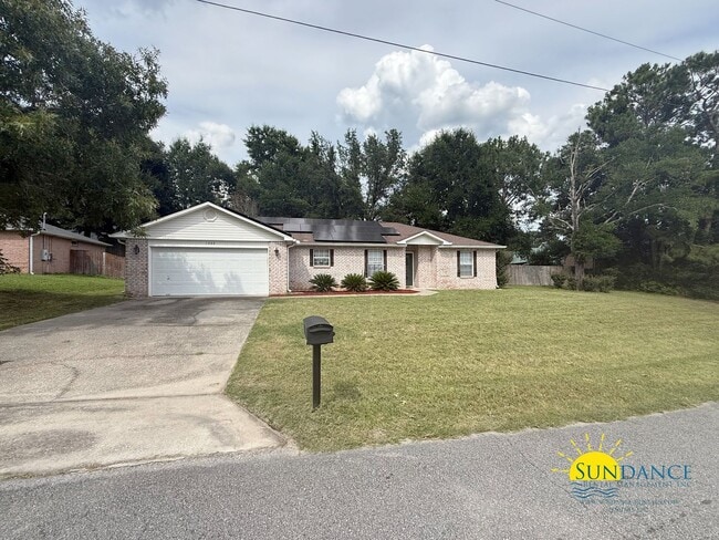 Building Photo - Spacious 3-Bedroom Home with Solar Panels & Lawn Maintenance Included in South Crestview