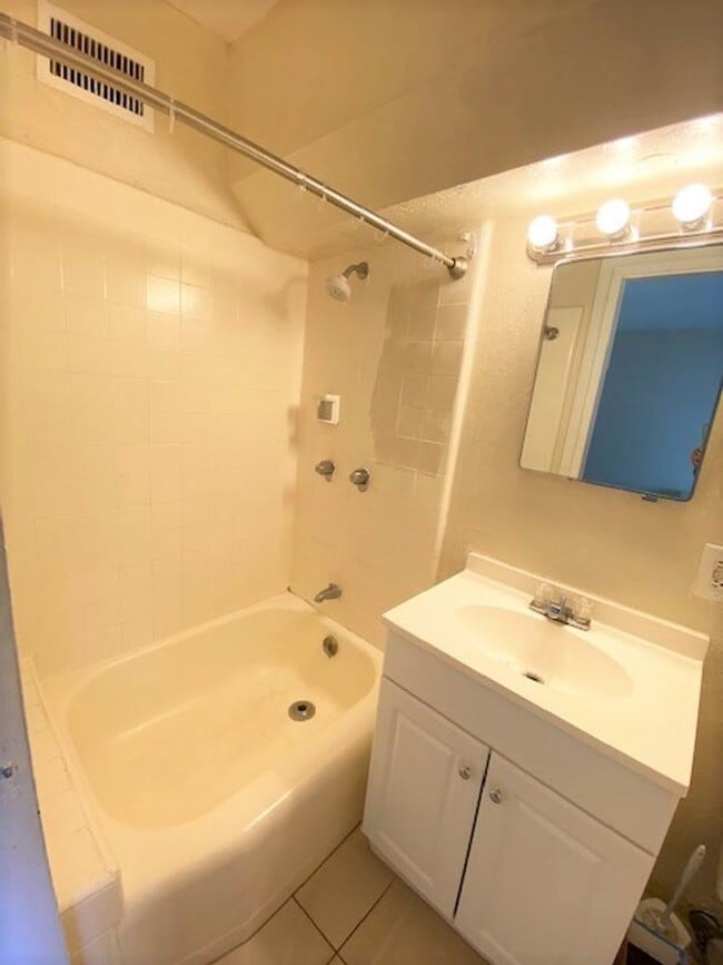 Photo - Studio near Waikiki Beach Unit 71