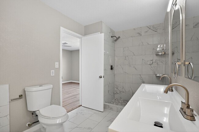 Photo - 5103 Devon Green Dr