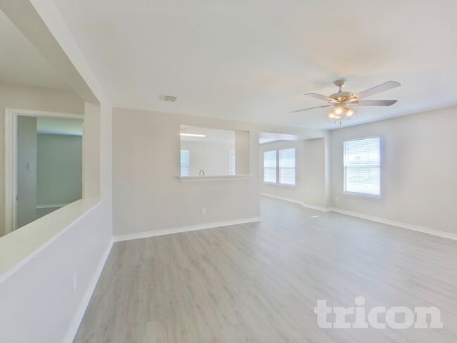 Photo - 125 Southwestern Dr