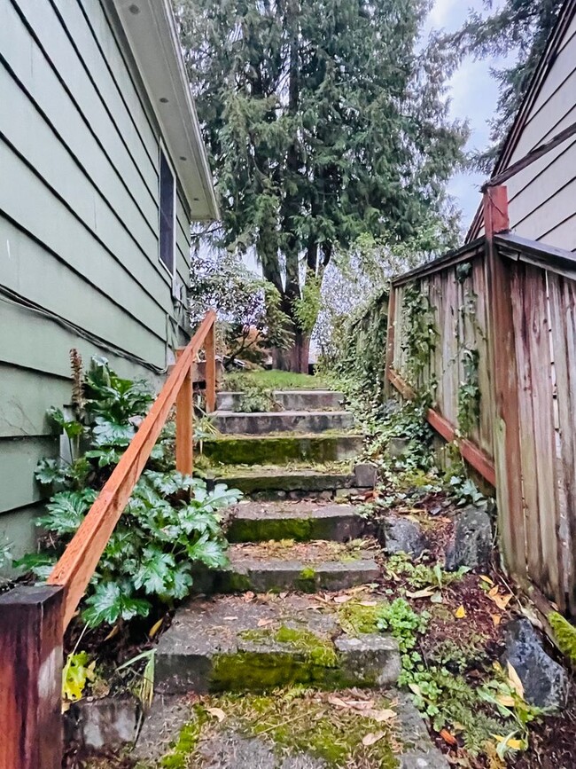 Photo - Wonderful 2-bed, 2-bath home in North Seattle