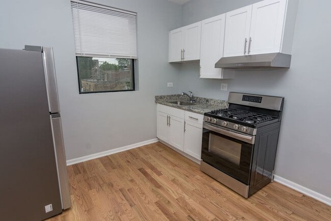 Photo - 71 E 56th St