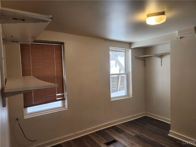 Photo - 410 Graves St