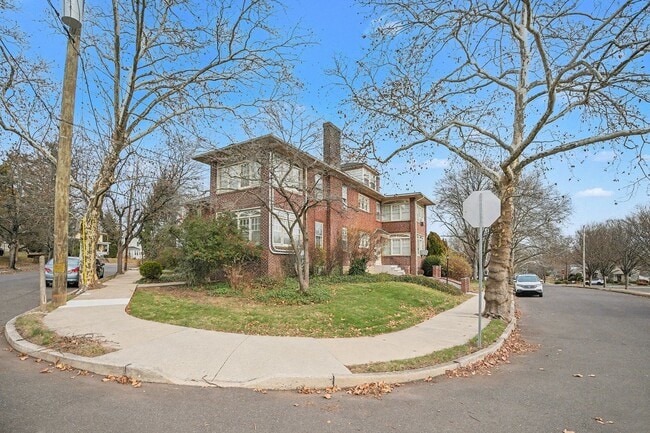 Photo - Rambler Unit 1 Bedroom w/Sunroom