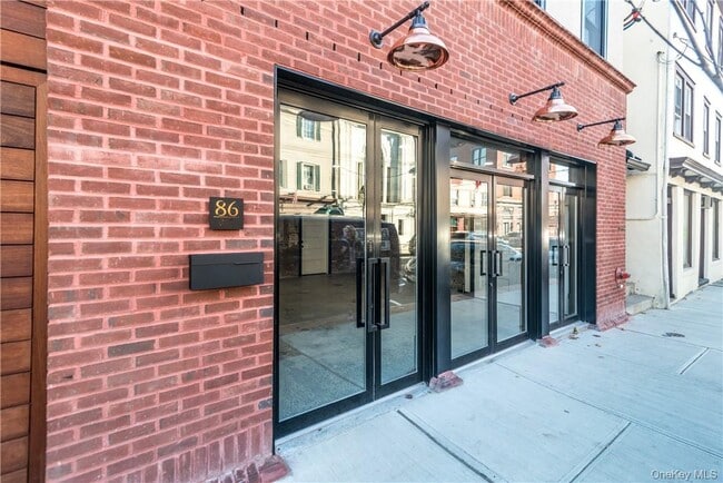 Building Photo - 86 Main St Unit 2
