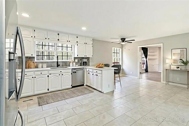 Photo - 2119 Tudor Castle Way