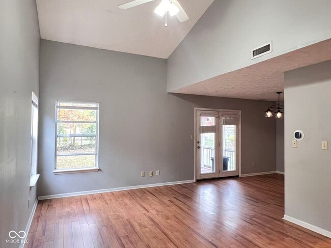 Photo - 4450 Connaught W Dr