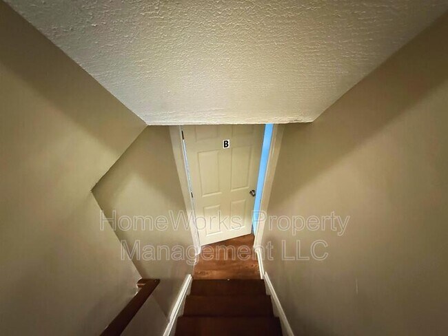 Photo - 5606 Chelwynd Rd