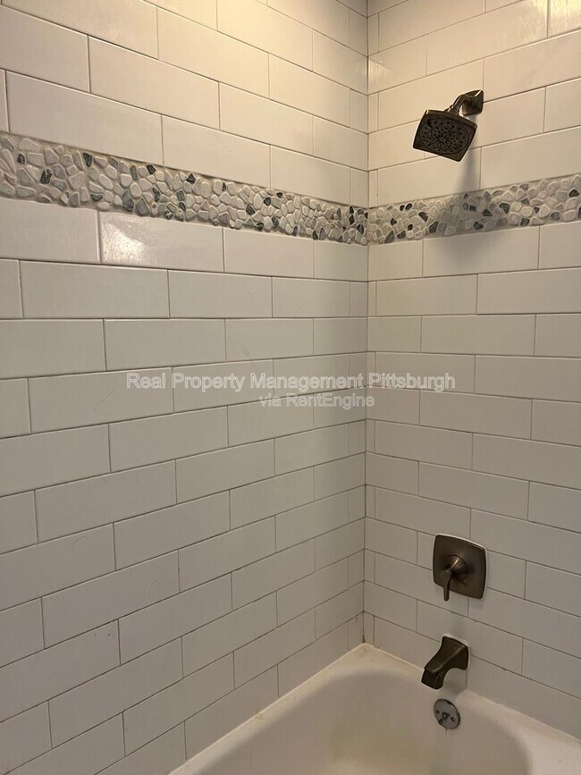 Photo - 5735 Phillips Ave Unidad Apartment 1