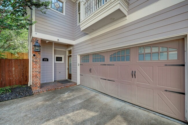 Photo - 919 W 23rd St