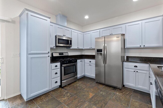 Photo - 668 Kaitlin Ln